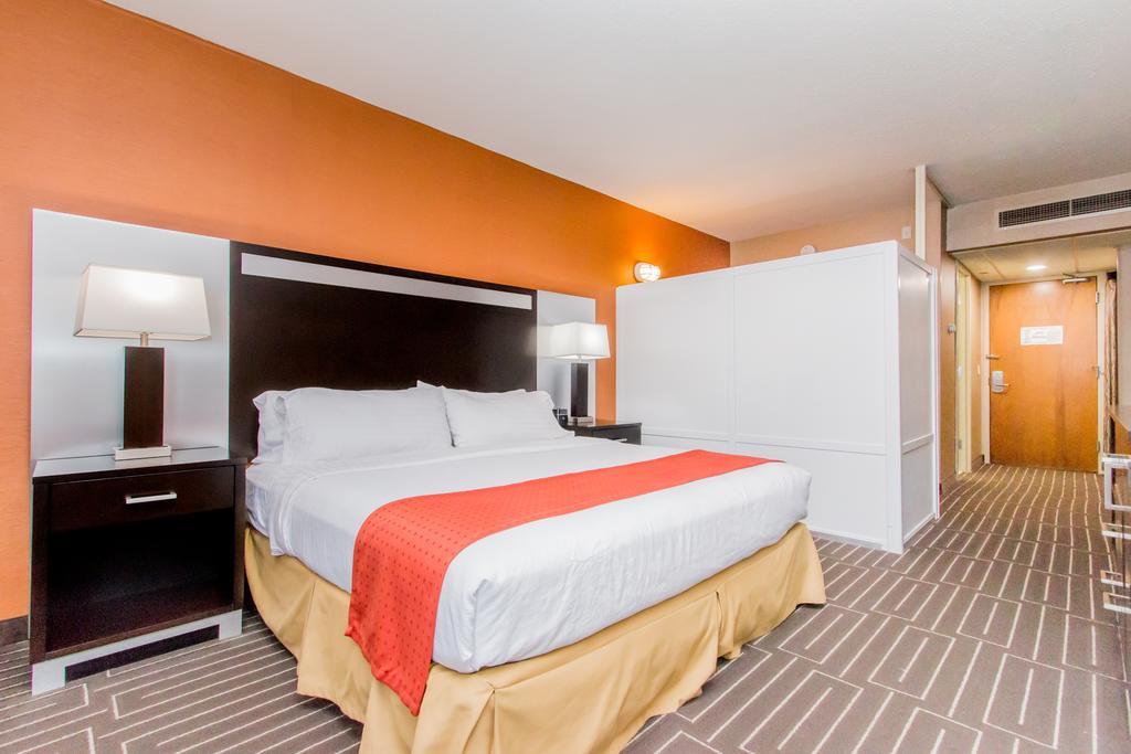 West Bay Beach, A Holiday Inn Resort Traverse City Exterior photo